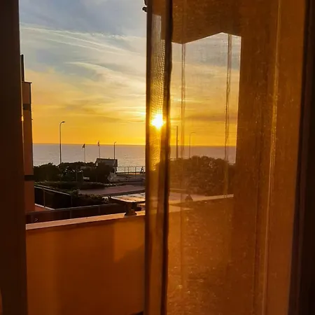 Mira Il Mare Seaview - 40m From The Beach, Perfect For Sunsets *